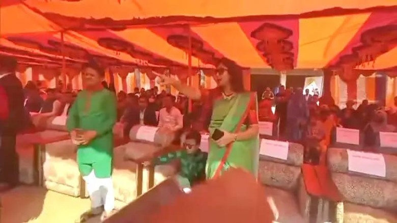 বিজয় দিবসের অনুষ্ঠানে দলীয় স্লোগান দেওয়ায় বিএনপির নেতাকর্মীদের বাধা দিলেন ইউএনও...