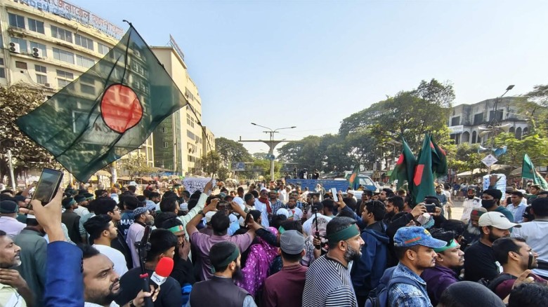 আজ হাদি, কাল আমরা-অন্যায়ের বিরুদ্ধে অবিরাম প্রতিরোধ...