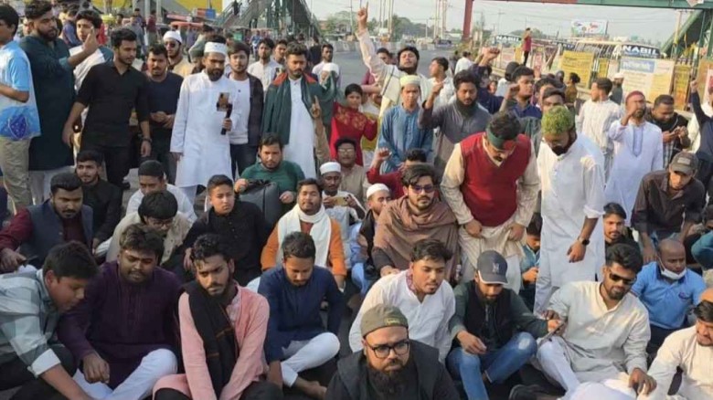 ঢাকা–টাঙ্গাইল মহাসড়কে অবরোধ, স্বরাষ্ট্র ও আইন উপদেষ্টার পদত্যাগ দাবি...