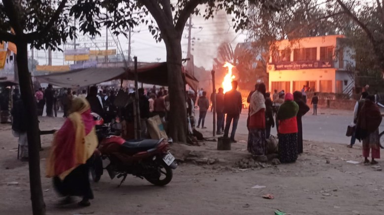চাঁপাইনবাবগঞ্জে ফাঁড়িতে হামলা, মামলার পর গ্রেপ্তার বেড়ে ৯...
