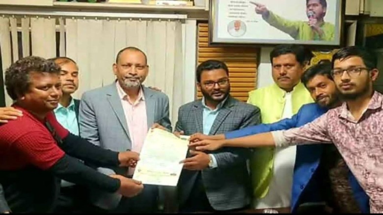 ৭০ পাবনা-৩ হাসানুল ইসলাম রাজা ট্রাকে উঠলেন ধানের শীষ না পেয়ে...