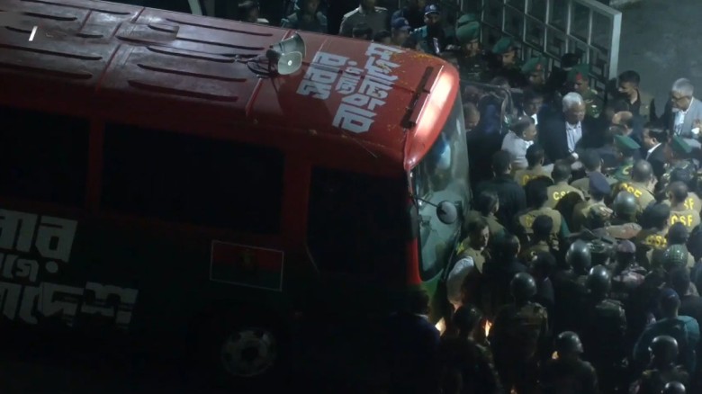 মায়ের টানেই এভারকেয়ার হাসপাতালে উপস্থিত তারেক রহমান...