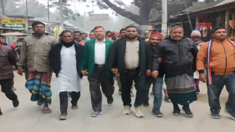 তারেক রহমানের আগমনকে ঘিরে কুড়িগ্রামের পাঁছগাছীতে আনন্দ র‍্যালি ও মিষ্টি বিতরণ...