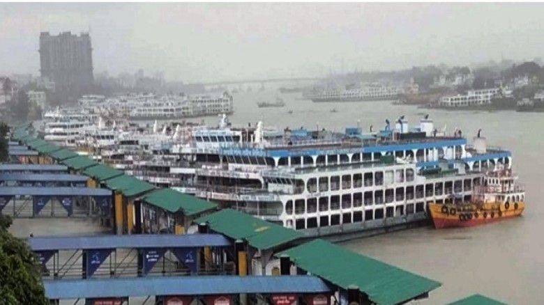 নৌপথে জরুরি সিদ্ধান্ত: সারাদেশে যাত্রীবাহী নৌযান চলাচল স্থগিত...