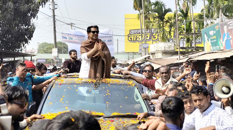 ভোলার রাজপথে গণজোয়ার: নির্বাচনী প্রচারণায় ব্যারিস্টার পার্থ...