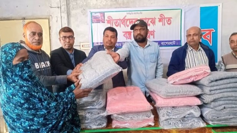 শীতার্তদের মাঝে নাজিম উদ্দিন ফাউন্ডেশনের শীতবস্ত্র বিতরণ...