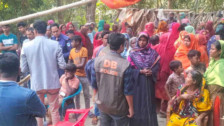 নড়াইলের চাঁদপুর গ্রামে থেকে ভ্যান চালকের রক্তাক্ত মরদেহ উদ্ধার...