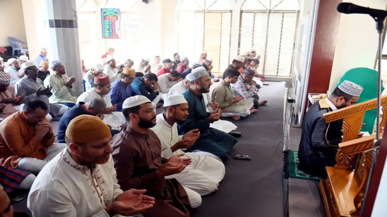 ‎নির্বাচনী দায়িত্ব শেষে ফেরার পথে সড়ক দুর্ঘটনায় আনসার সদস্যের মৃত্যু: দোয়া ও মোনাজাতে শোকাহত বাং...