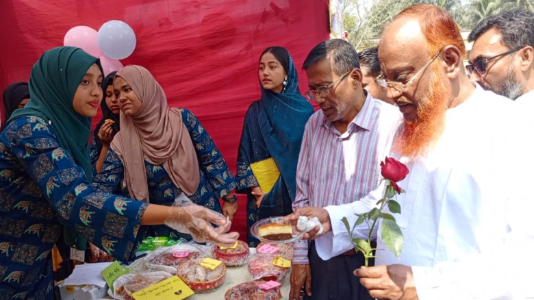 বসন্তকে বরণ, ঐতিহ্যকে ধারণ-ফরিদগঞ্জ সরকারি ডিগ্রি কলেজে বসন্ত বরন ও পিঠা উৎসব ‎...