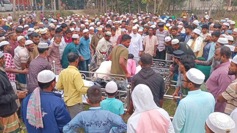নড়াইলে রক্তক্ষয়ী সংঘর্ষ নিহত ৪ জনের তিনজনের জানাজা-দাফন সম্পন্ন...