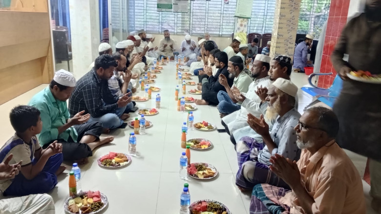 মাহে রমজান উপলক্ষে চান্দ্রা বাজার মানবকল্যাণ সংগঠনের উদ্যোগে দোয়া ও ইফতার মাহফিল সম্পন্ন...
