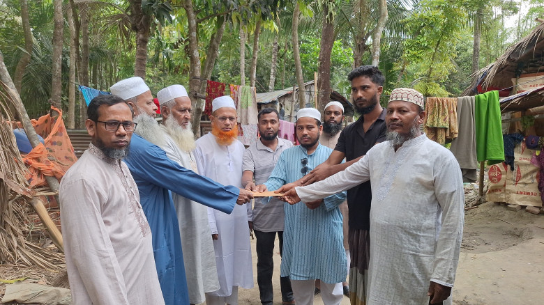 ফরিদগঞ্জে নিহতের পরিবারে জামায়াতের নগদ সহায়ত বিচার বিভাগীয় তদন্তে প্রকৃত অপরাধী শনাক্তের দাবি...