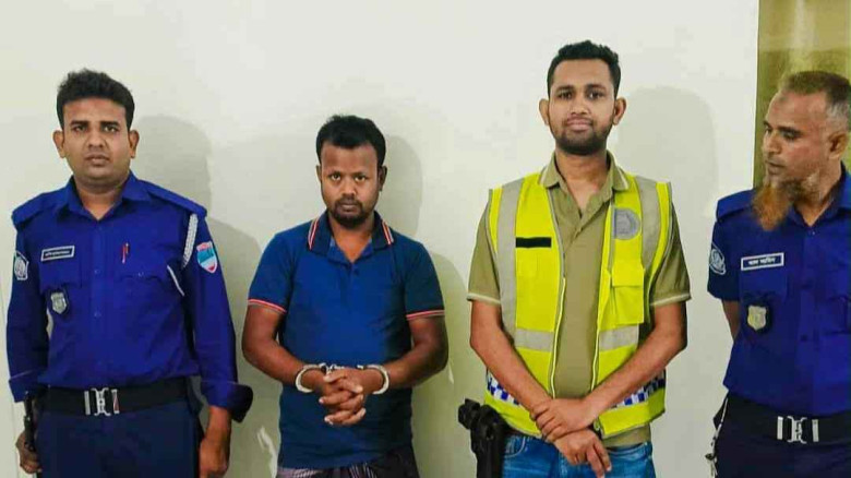 নড়াইলের লোহাগড়ায় হিন্দু বাড়িতে গরু চুরির চিৎকার করলে গুলি করার হুমকি, পুলিশের খাঁচায় যুবক...