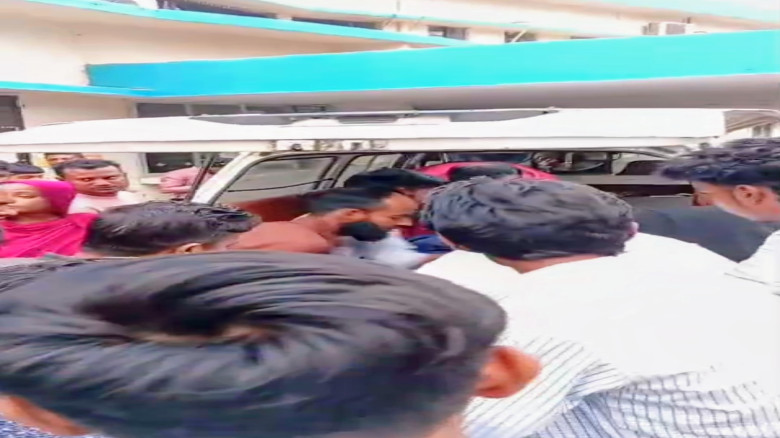 নড়াইলে ঈদের দিন ঘুরতে বেরিয়ে মোটরসাইকেল নিয়ন্ত্রণ হারিয়ে যুবকের মৃত্যু আহত আরেক বন্ধু...