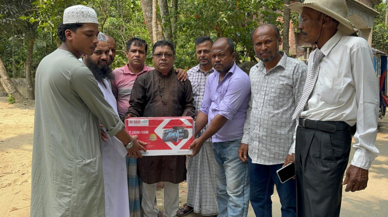 সন্তেষপুর পীর মোছলেহ উদ্দিন (রহ.) মডেল মহিলা মাদ্রাসায় পানির মোটর উপহার...