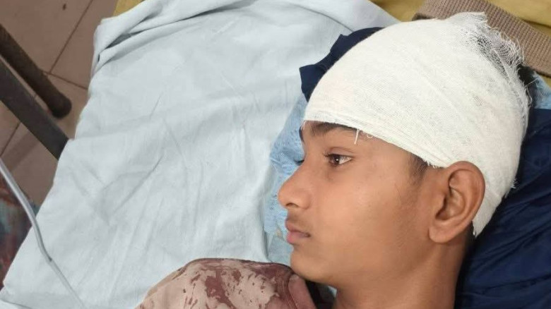 নড়াইলে লোহাগড়ায় টিকটক, ফ্রি-ফায়ার  নিয়ে দুইপক্ষের সংঘর্ষ, আহত ১০...