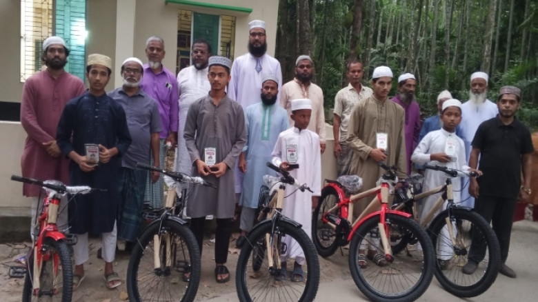 চান্দ্রায় ৬০ দিন জামাতে নামাজে অংশগ্রহণকারী শিশু-কিশোরদের সাইকেল উপহার...
