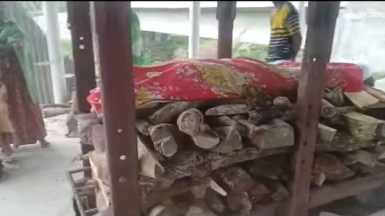 স্ত্রীর দাবি স্বামী মুসলিম আর মা বলছে ছেলে হিন্দু। মৃত্যুর পর চিতায়, দাফন-সৎকারকে কেন্দ্র করে বাগের...