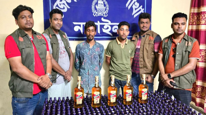 নড়াইলে ডিবি পুলিশের পৃথক অভিযানে ৩৯৮ বোতল ইসকাফ ও ৫ বোতল বিদেশি মদ সহ দুইজন গ্রেফতার...