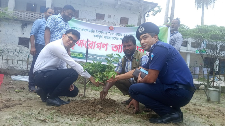 ফরিদগঞ্জে বৃক্ষরোপণ কর্মসূচির শুভ উদ্বোধন...