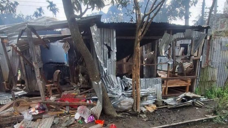 কিশোরগঞ্জে মাদকের আস্তানায় আগুন, এলাকাছাড়া মাদক কারবারিরা...