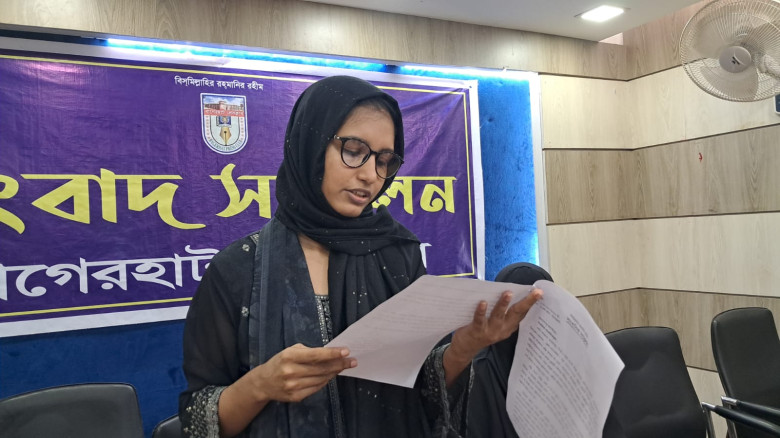 নৌবাহিনীর সাবেক কর্মকর্তার বিরুদ্ধে সৎ বোন ও মাকে ঘরছাড়া করার অভিযোগ...