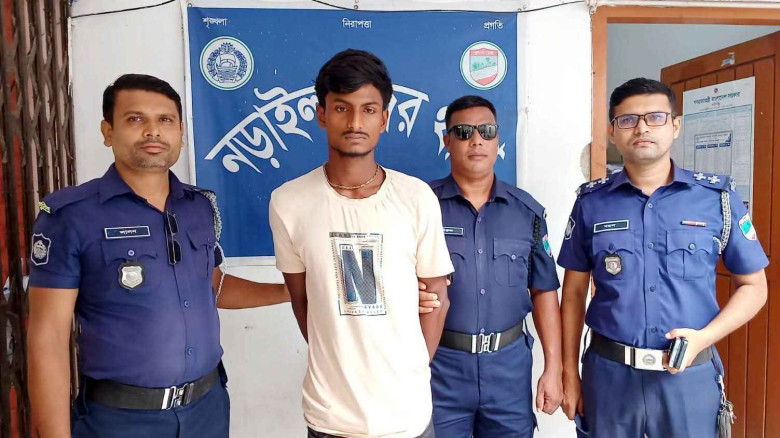 নড়াইলে মানসিক প্রতিবন্ধী আনোয়ার হত্যা মামলার আসামি আকাশ বিশ্বাস গ্রেফতার...