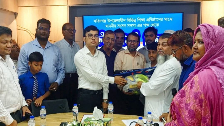ফরিদগঞ্জে শিক্ষা প্রতিষ্ঠানে ক্রীড়া সামগ্রী ও গাছের চারা, কৃ