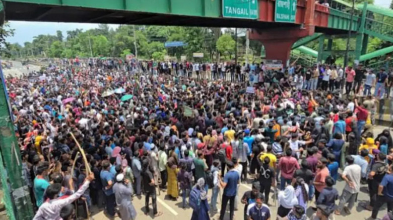 রক্তে রাঙানো সাভারের রাজপথ, ইতিহাসে অমর ৫ আগস্ট...
