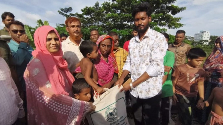 চুল বিক্রি করে ঘরভাড়া দেওয়া রেহানার পাশে প্রতিমন্ত্রী, পেলেন ঘর ও অর্থ...