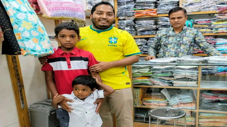 অভাবের মাঝে নির্মল আনন্দ: কিশোরগঞ্জে দুই শিশুর মুখে হাসি ফোটালেন ইউএনও...