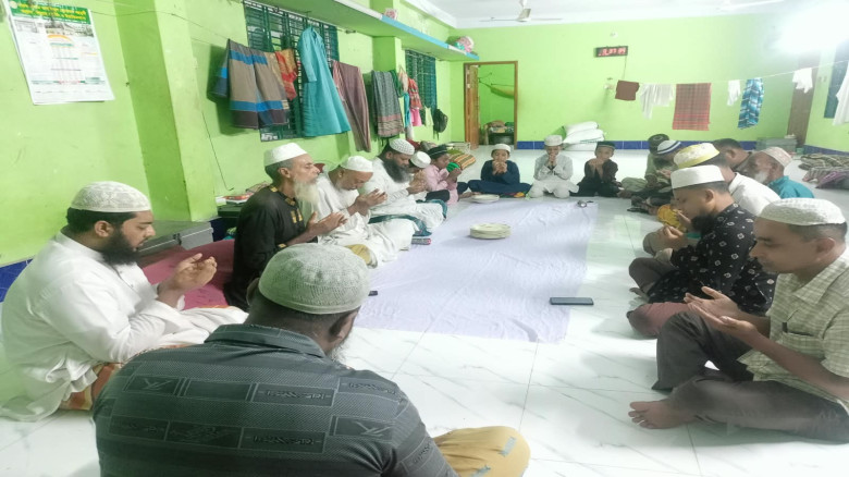 সাংবাদিকের পিতার রুহের মাগফিরাত কামনায় দোয়া মাহফিল...
