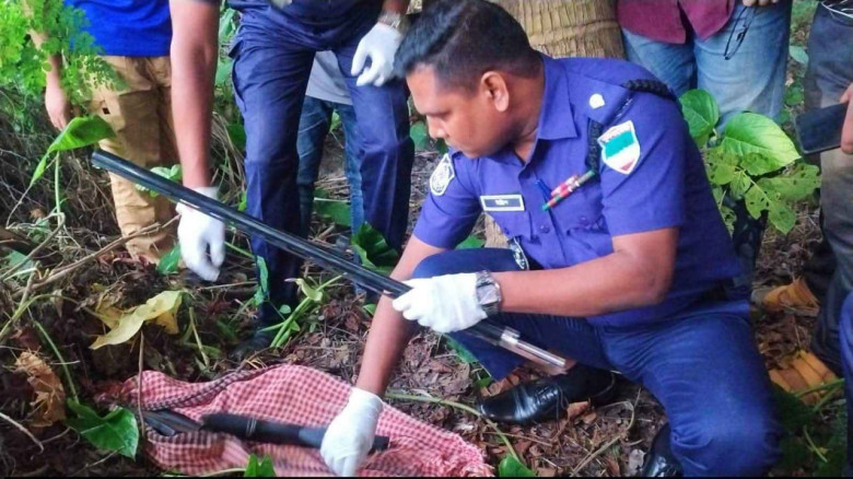 নড়াইলে মরদেহের সঙ্গে অনৈতিক কাজের চেষ্টা, অ্যাম্বুলেন্স চালক সাগর গ্রেপ্তার ও মেহগনি বাগান থেকে একনল...