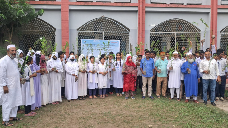 বাগেরহাটে নির্মল বায়ু ও নীল আকাশ দিবসে শিক্ষার্থীদের শপথ, বি