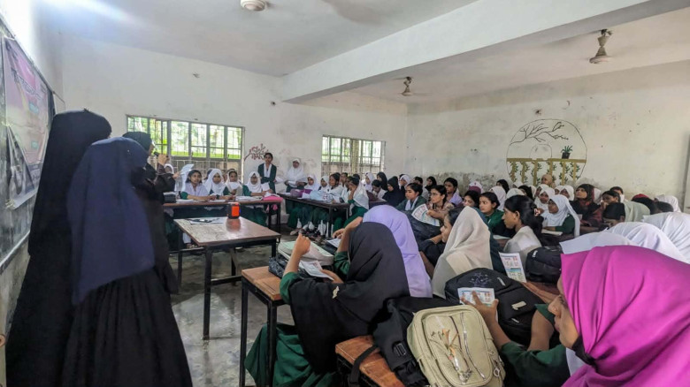 ফরিদগঞ্জে নারী স্বাস্থ্য সচেতনতা সেমিনার, স্যানিটারি ন্যাপকিন বিতরণ ও বৃক্ষরোপণ