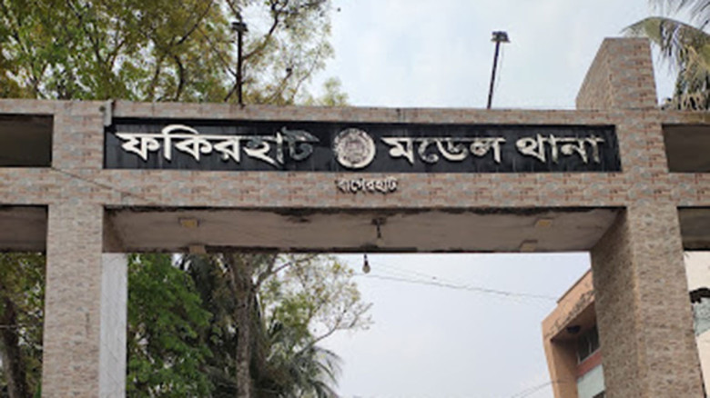 রাতের আঁধারে জমি দখলের চেষ্টা, প্রতিপক্ষের শাবলের আঘাতে শিক্ষক'সহ গুরুতর আহত ২...