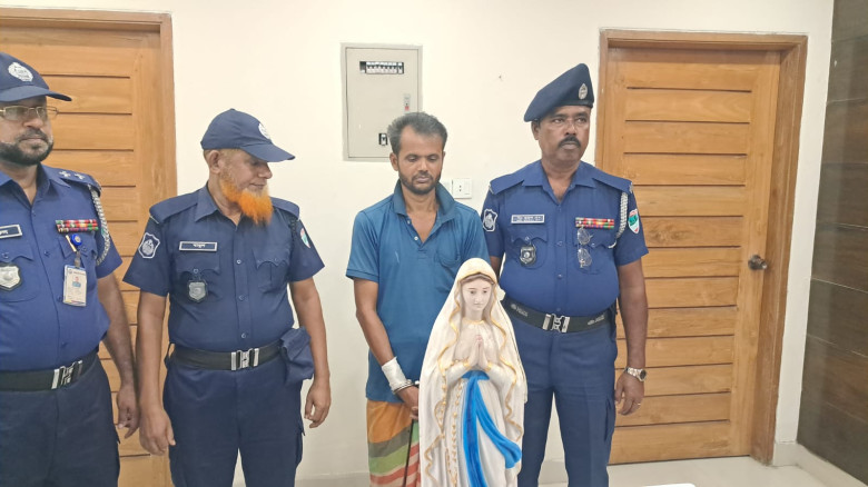 বাগেরহাটে ক্যাথলিক চার্চে ভাঙচুর, পুকুর থেকে মূর্তি উদ্ধার, 