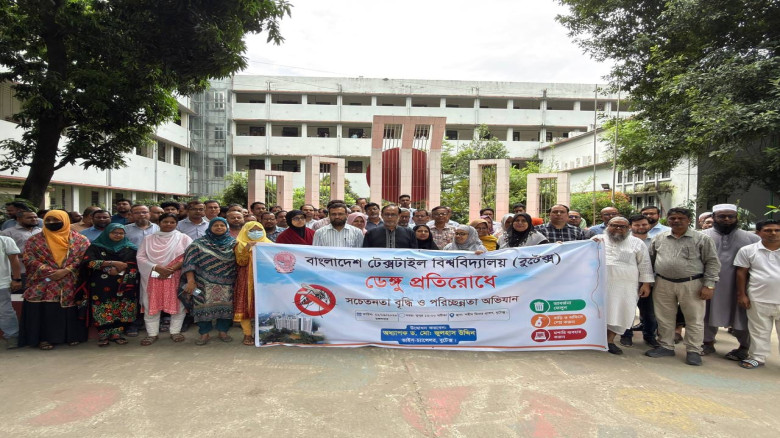 ডেঙ্গু প্রতিরোধে অফিস কক্ষ থেকেই পরিচ্ছন্নতা অভিযান শুরু করত